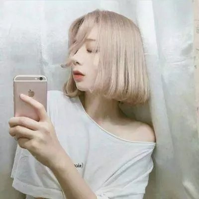 红衣小女孩
